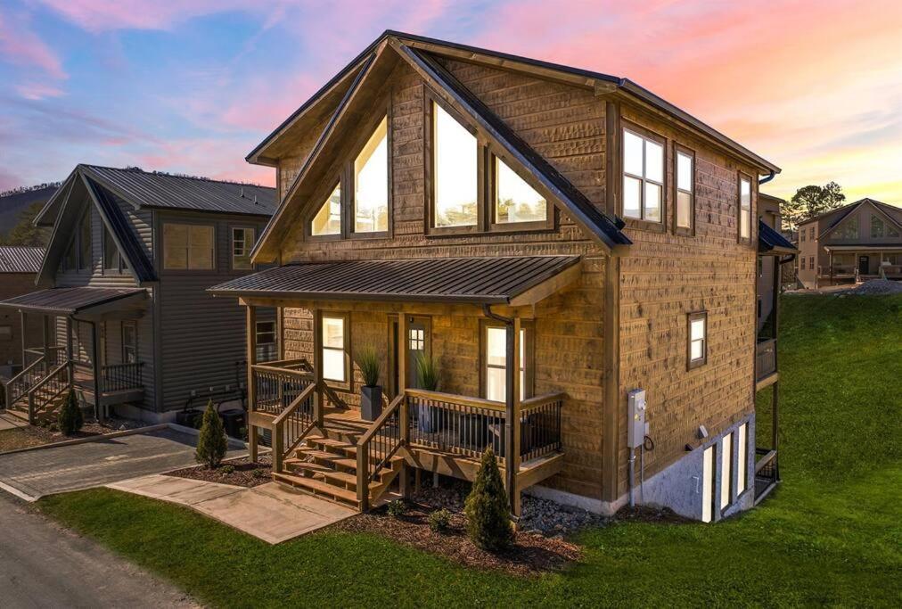 Smoky Fun Cabin Pigeon Forge Exterior photo
