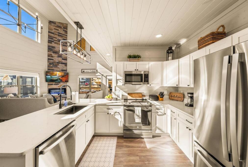 Smoky Fun Cabin Pigeon Forge Exterior photo