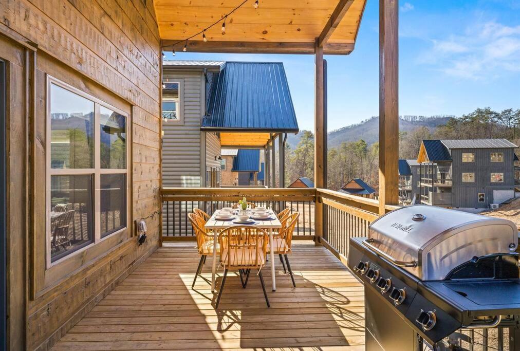 Smoky Fun Cabin Pigeon Forge Exterior photo